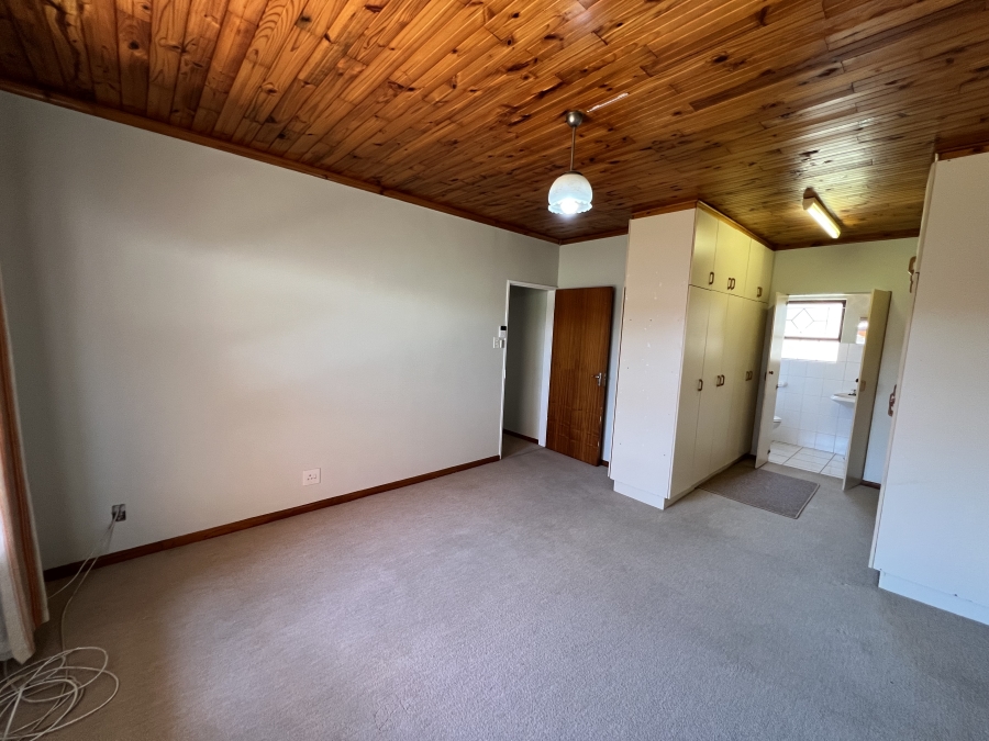 4 Bedroom Property for Sale in Wavecrest Eastern Cape